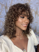Peruca Wig cabelo humano cacheado cor 4/27 Vanessa 40 cm