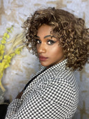 Thais cabelo Natural cor T4/27