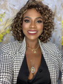 Thais cabelo Natural cor T4/27